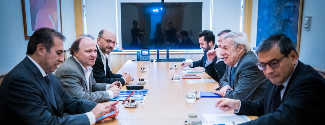 Canciller Alberto van Klaveren se reúne con Grupos Interparlamentarios Chileno-Palestinos