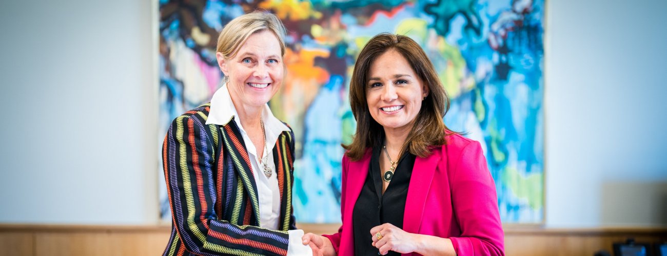 Canciller (s) Gloria de la Fuente se reúne con embajadora de Países Bajos en Chile
