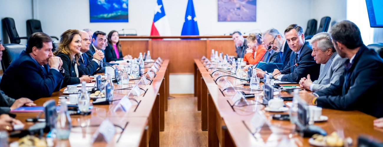 Canciller (s) Gloria de la Fuente se reúne con la Comisión de Relaciones Exteriores del Parlamento Europeo