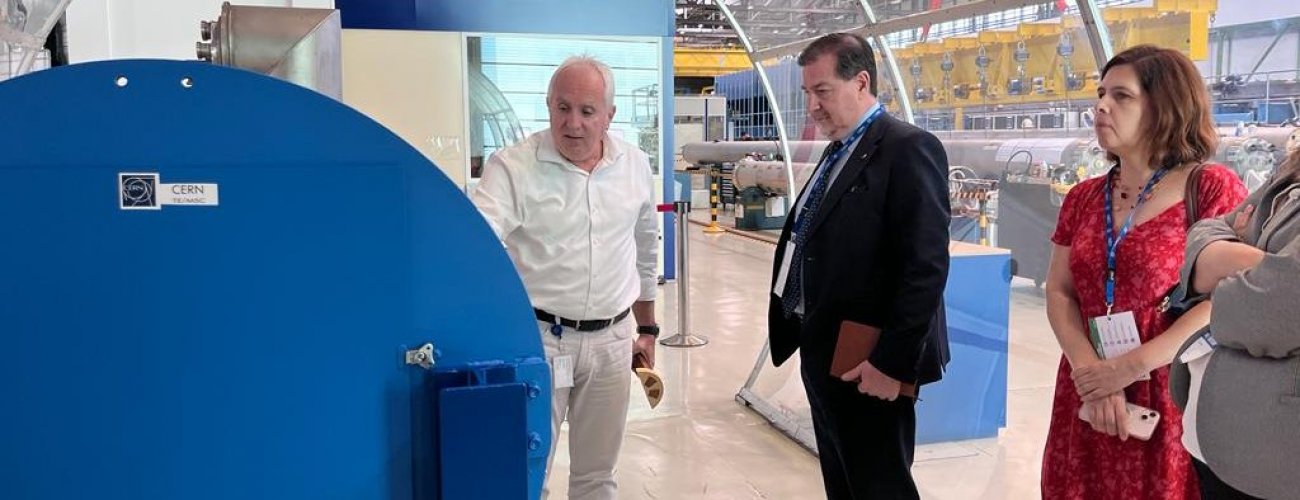 Secretario General de Política Exterior visita la Organización Europea para la Investigación Nuclear