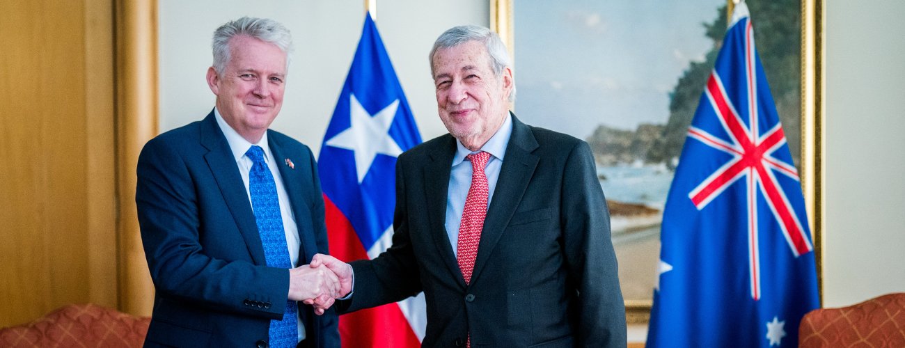 Canciller van Klaveren se reúne con embajador de Australia