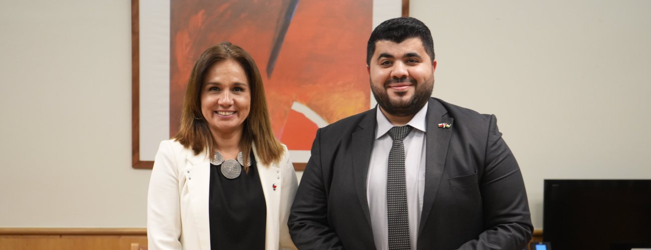 Subsecretaria Gloria de la Fuente se reúne con diplomático palestino de intercambio en Chile
