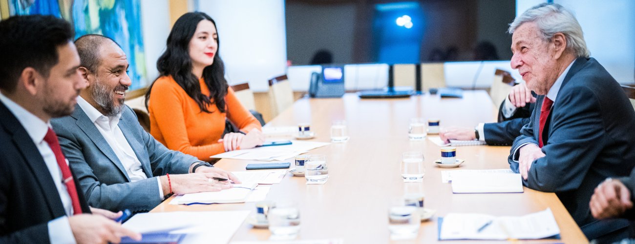 Canciller recibe a ministro de Educación