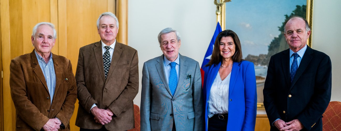 Canciller Alberto van Klaveren se reúne con representantes de la Sociedad Nacional de Agricultura
