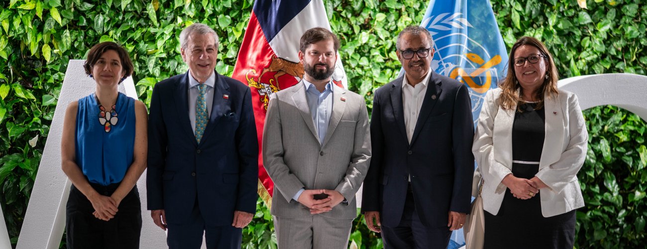 Canciller Alberto van Klaveren acompaña al Presidente en su visita a Suiza, para iniciar el proceso de membresía del CERN y reunirse con directores de la OMS y la OMC