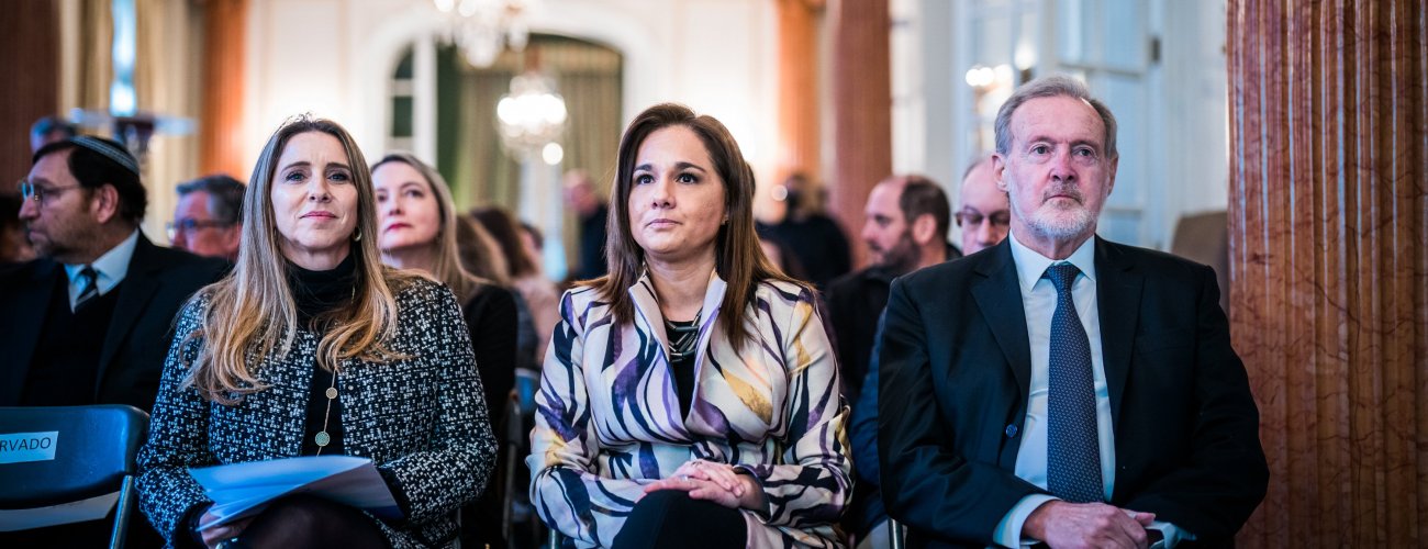 Canciller (s) asiste a acto en conmemoración del atentado a la AMIA