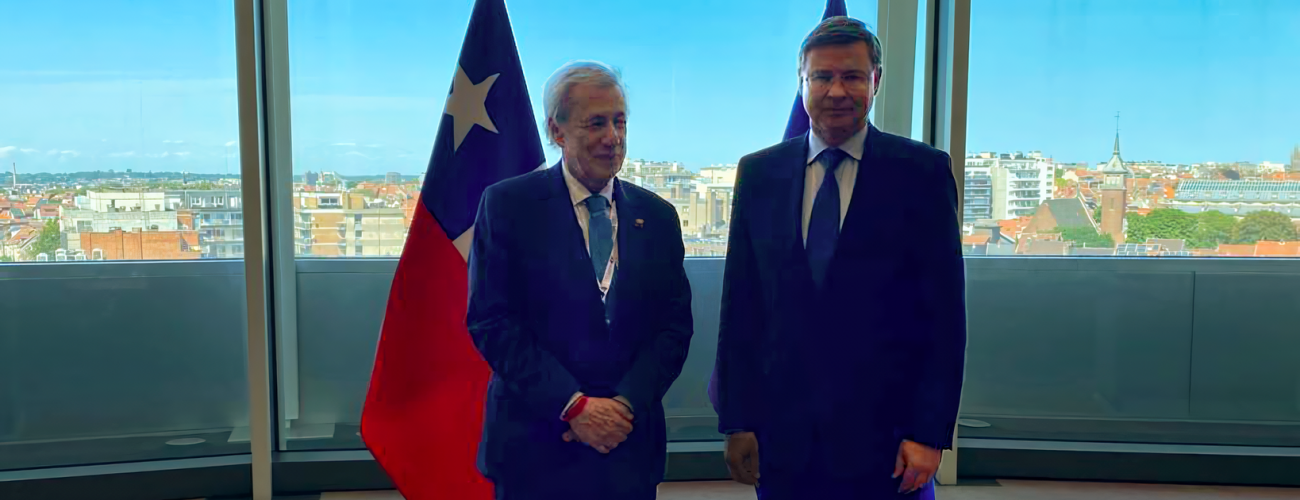 Canciller Alberto van Klaveren se reúne con el comisario europeo de Comercio y abordan la importancia de la modernización del Acuerdo de Asociación