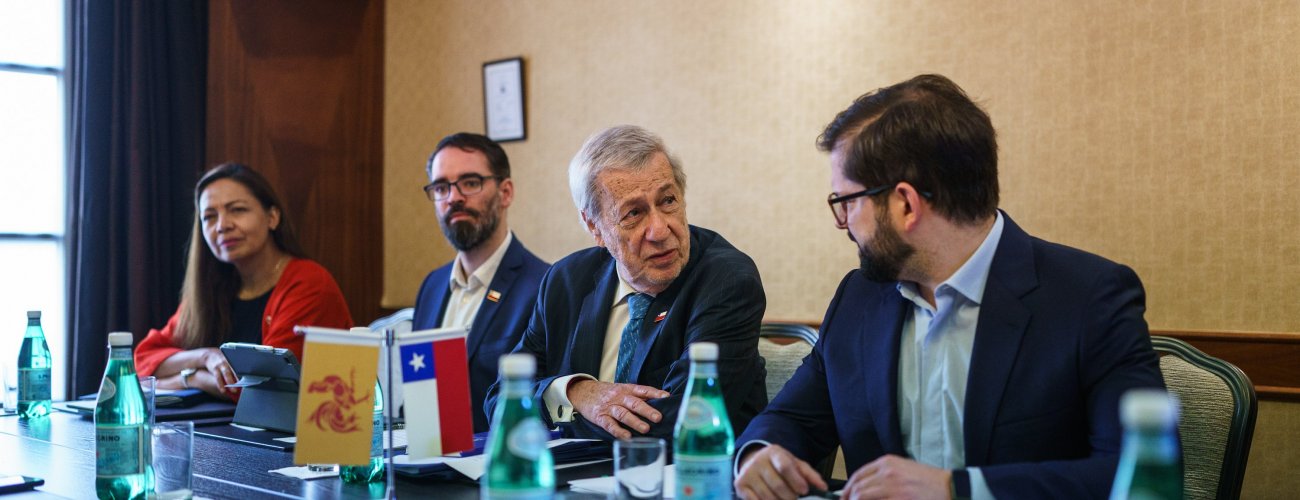 Celac-UE: Ministro Alberto van Klaveren acompaña al Presidente Boric en reuniones bilaterales con representantes de Valona, el BID, Haití y Finlandia