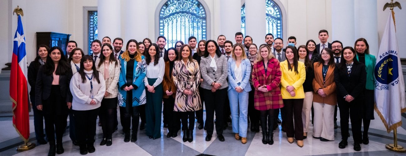 Subsecretaria Gloria de la Fuente visita la Academia Diplomática Andrés Bello y destaca la sólida formación que reciben sus estudiantes