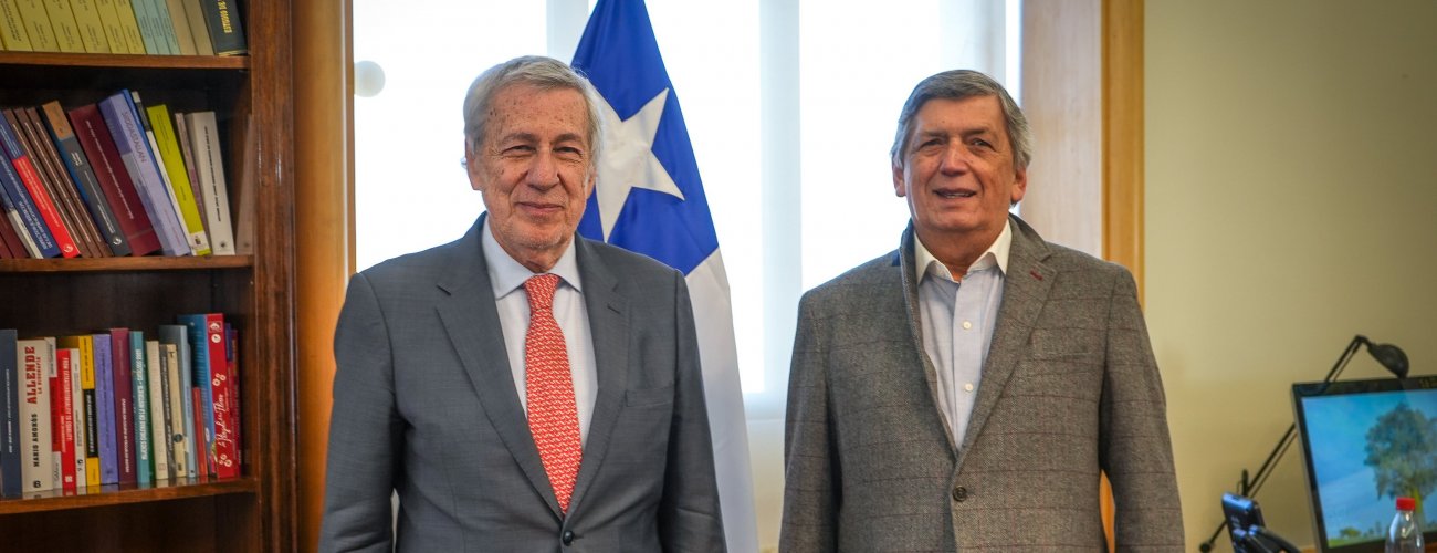 Canciller Alberto van Klaveren se reúne con miembros del Partido Comunista