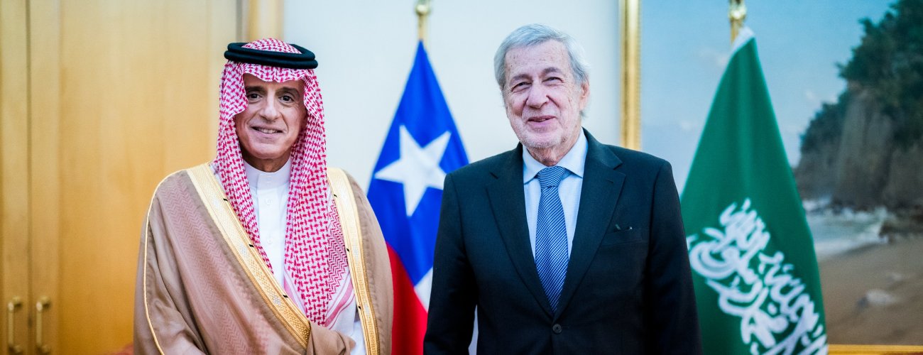 Canciller Alberto van Klaveren se reúne con Ministro de Estado para Asuntos Exteriores de Arabia Saudita