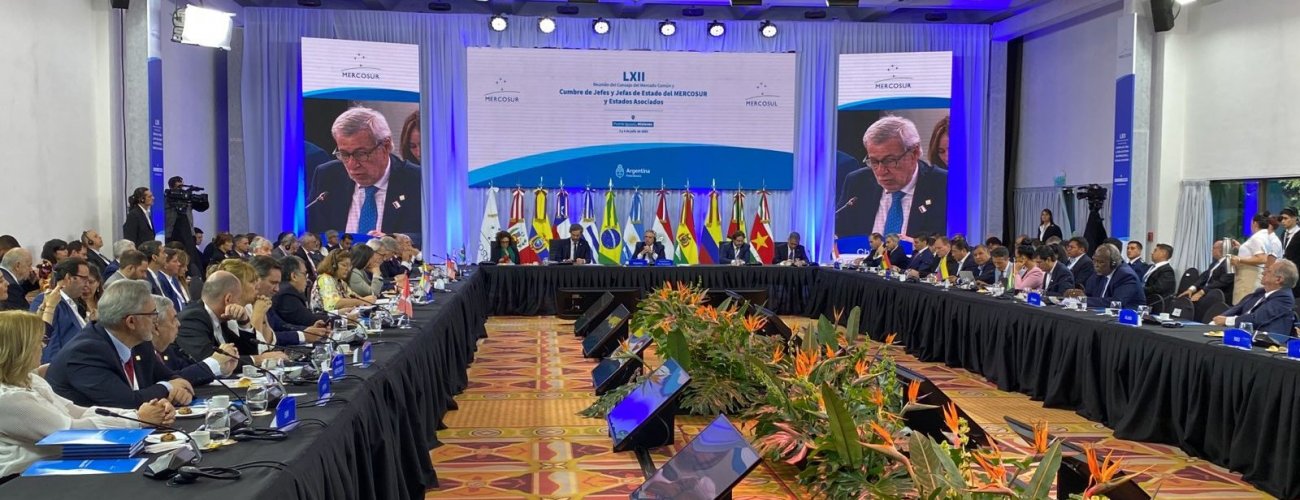 En Cumbre del Mercosur: Canciller Alberto van Klaveren hace un llamado para ampliar la coordinación regional en desafíos comunes