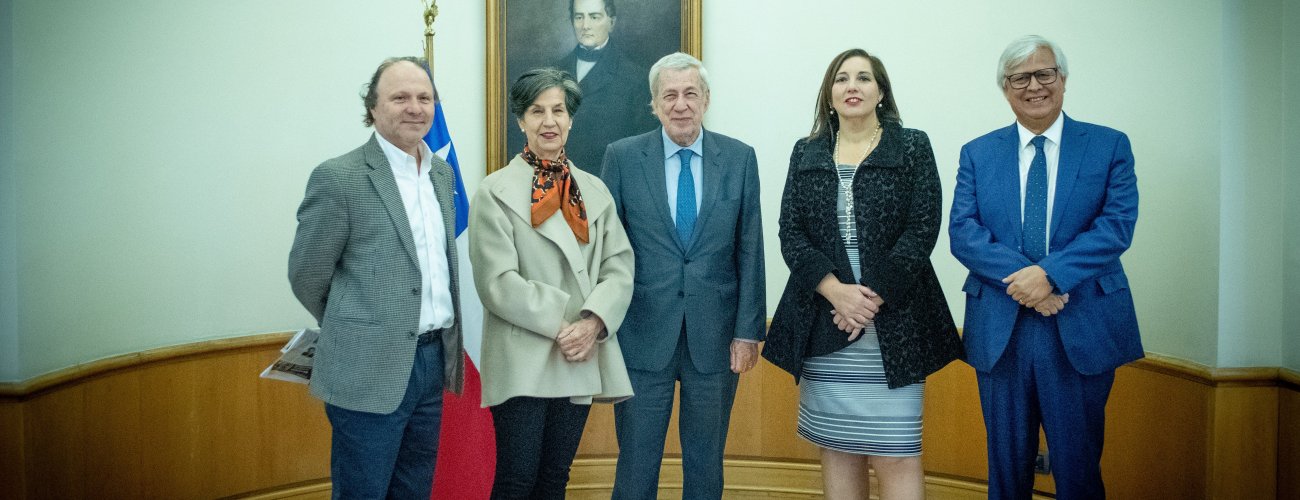 Canciller Alberto van Klaveren se reúne con senadores del Partido Socialista
