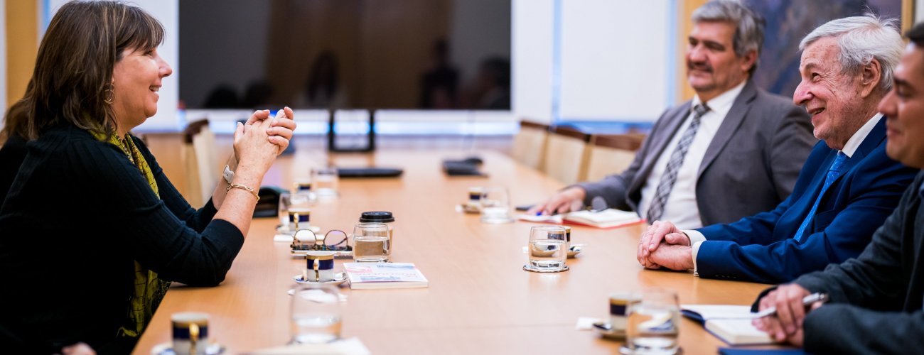 Canciller Alberto van Klaveren se reúne con Consejo Asesor Empresarial de APEC