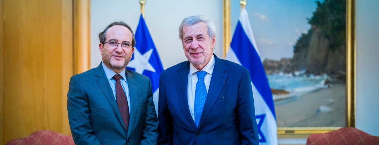 Canciller Alberto van Klaveren se reúne con embajador de Israel en Chile