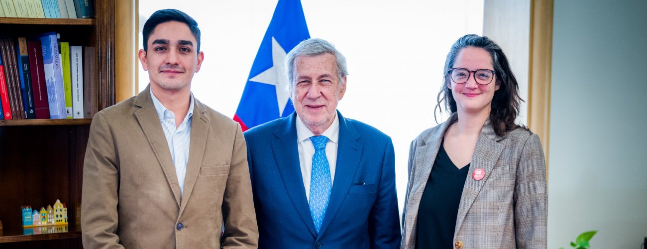 Canciller Alberto van Klaveren se reúne con la Fundación Iguales