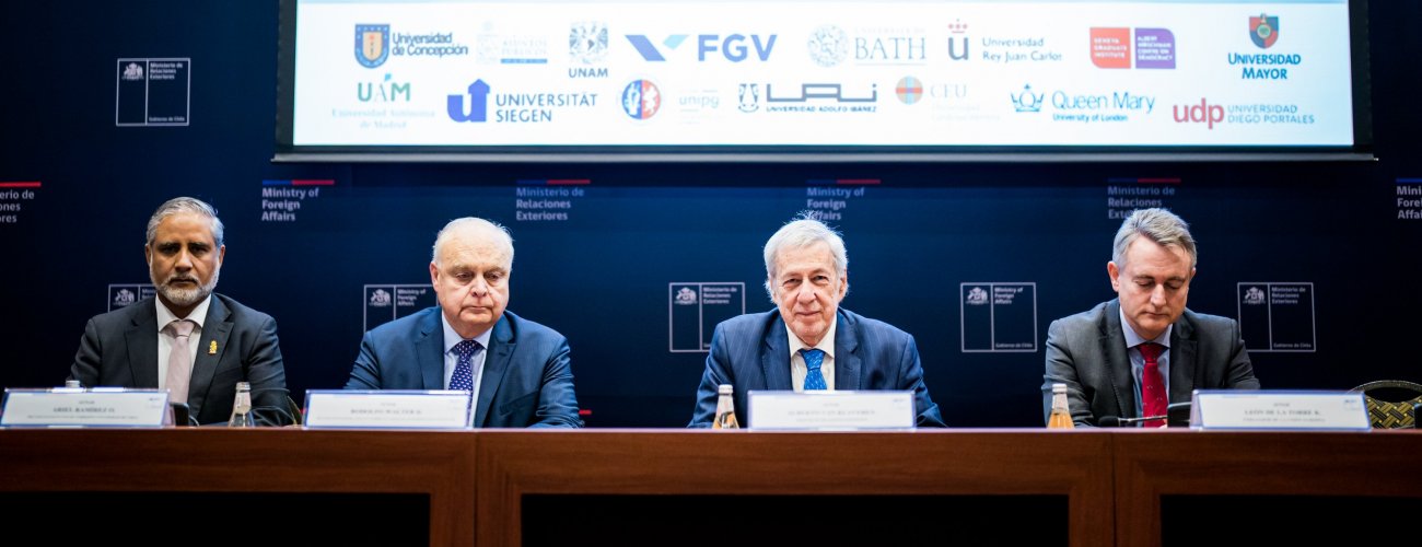 Canciller van Klaveren inaugura seminario sobre populismos en Europa y América Latina