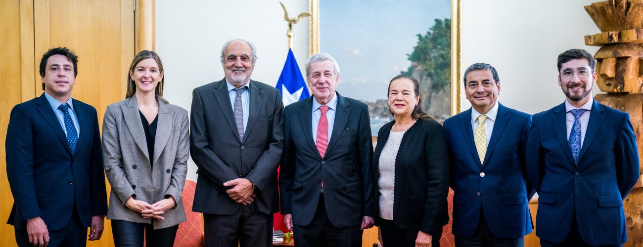 Canciller Alberto van Klaveren se reúne con representantes de la Comunidad Palestina en Chile