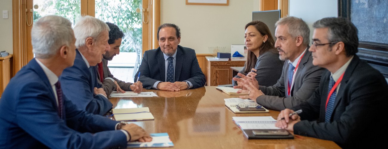 Canciller sostiene reunión de trabajo con Director de Sermig