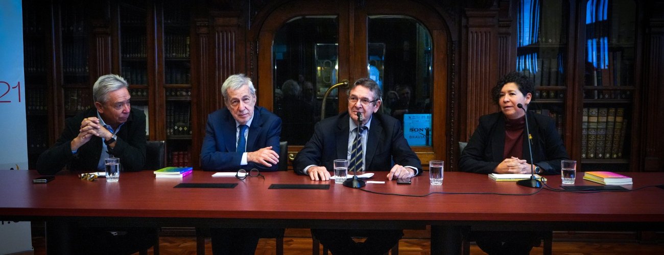 Ministro Alberto van Klaveren expone prioridades de la Cancillería ante el Foro Permanente de Política Exterior