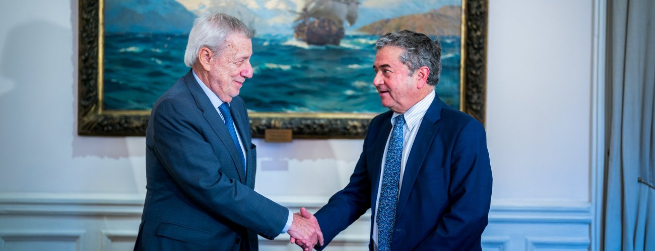 Canciller Alberto van Klaveren se reúne con el Presidente del Senado