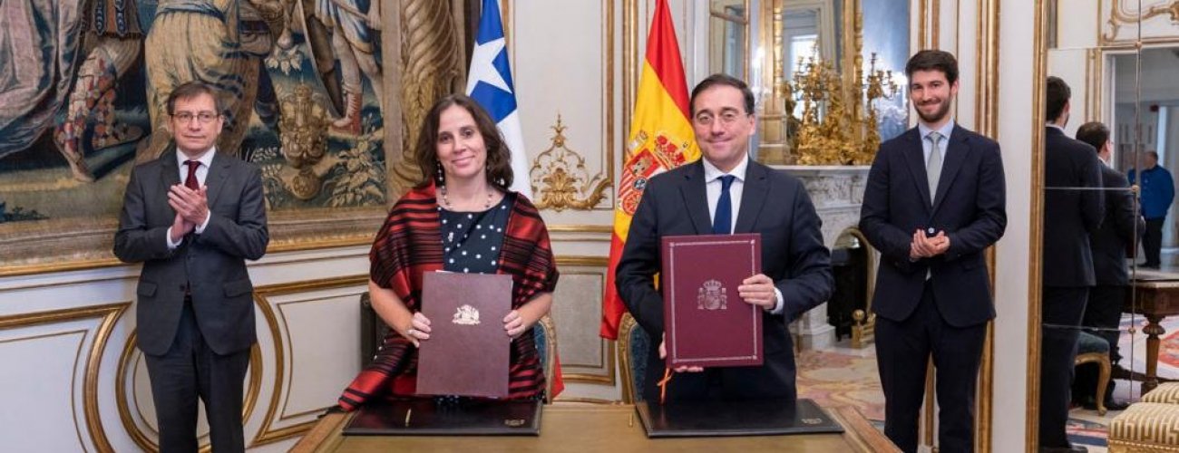 Canciller Antonia Urrejola se reúne con su par de España y firma Memorándum de Entendimiento de colaboración en Política Exterior Feminista