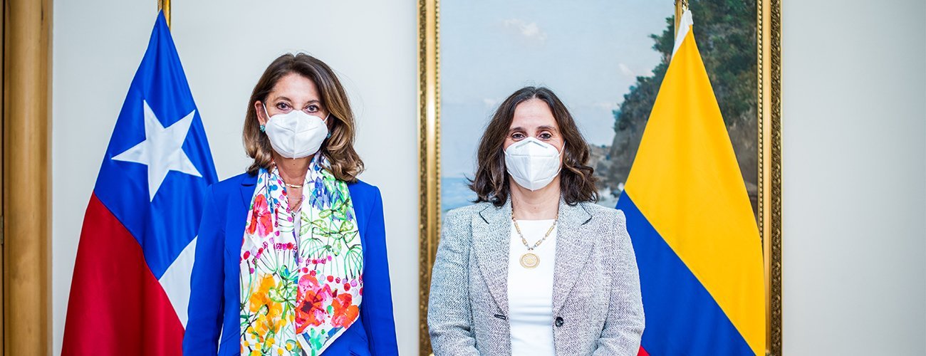 Ministra Antonia Urrejola se reúne con su par de Colombia