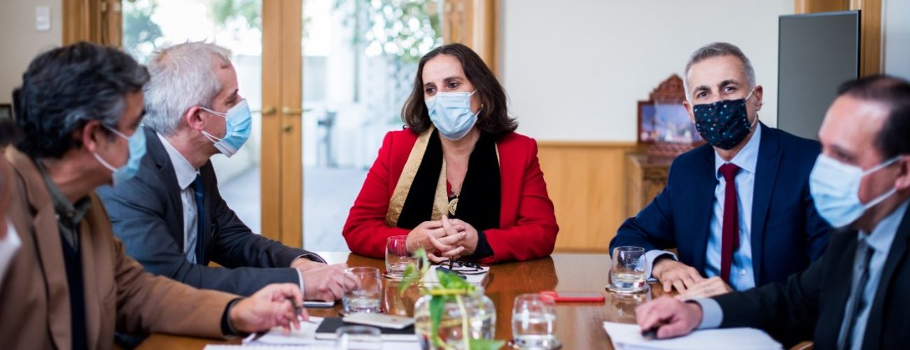 Ministra Antonia Urrejola se reúne con el Director Nacional de Migraciones