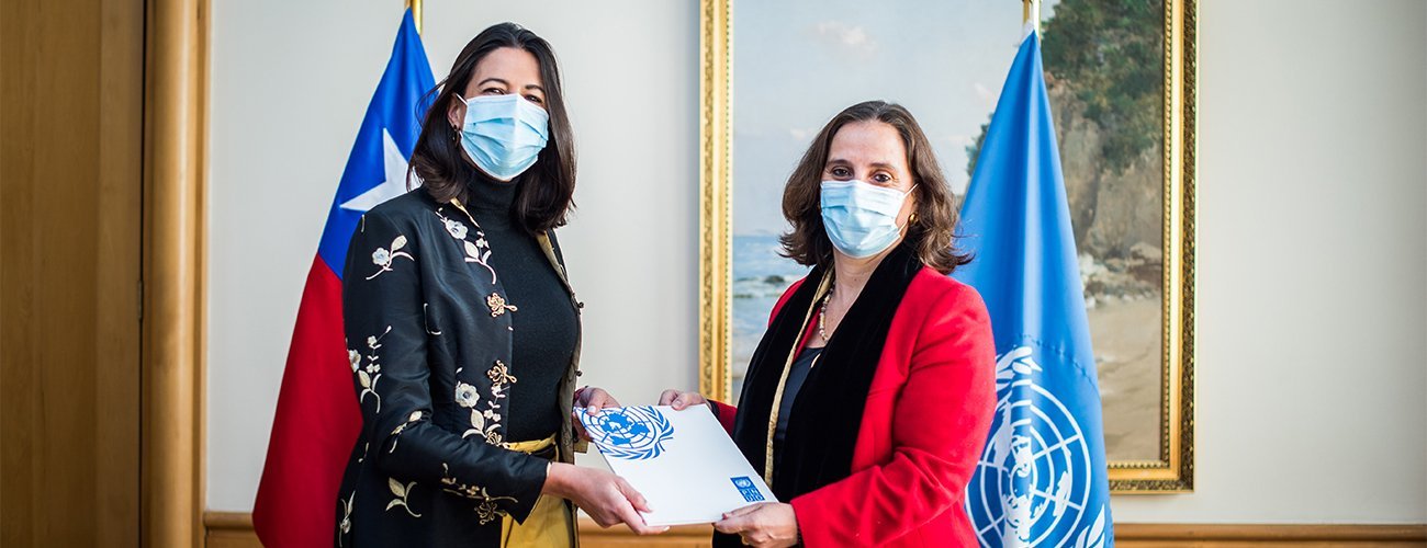 Ministra Antonia Urrejola recibe las cartas credenciales de la representante residente designada de PNUD en Chile