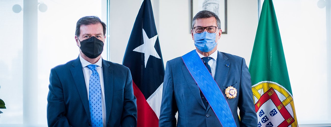 Subsecretario de Relaciones Exteriores (s) condecora a Embajador de Portugal al término de su misión en el país
