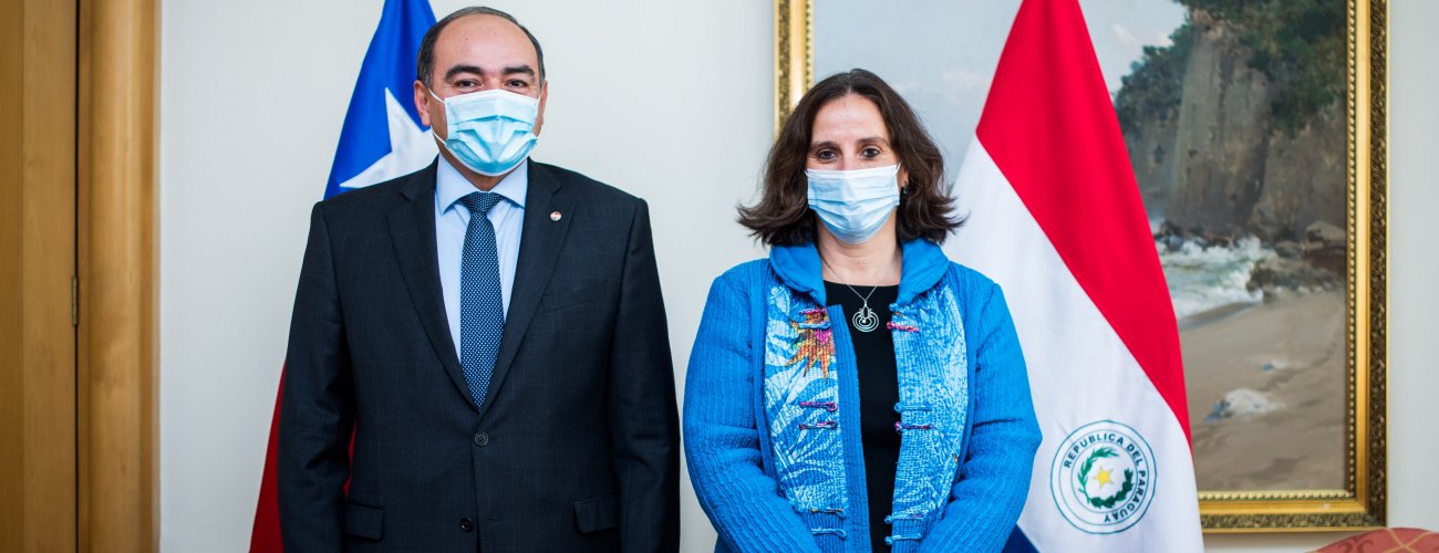 Ministra Antonia Urrejola recibe en audiencia al Embajador de Paraguay