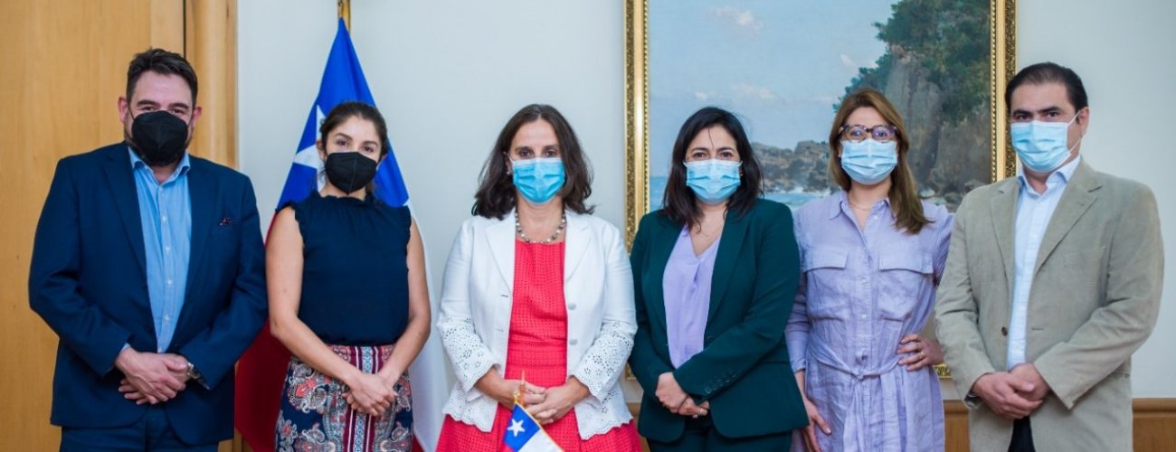 Canciller Antonia Urrejola sostiene reunión con la Asociación de Profesionales del Ministerio de Relaciones Exteriores