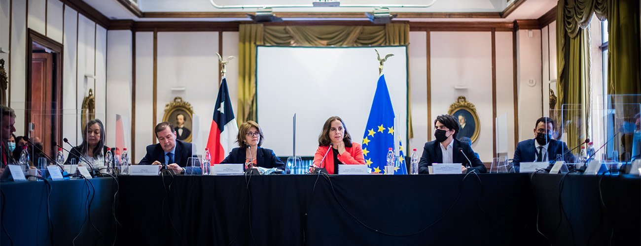 https://www.minrel.gob.cl//noticias-anteriores/ministra-antonia-urrejola-en-reunion-con-representantes-de-la-ue-en