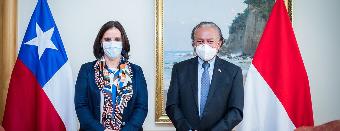 Ministra Antonia Urrejola sostiene audiencia con el Embajador de Indonesia