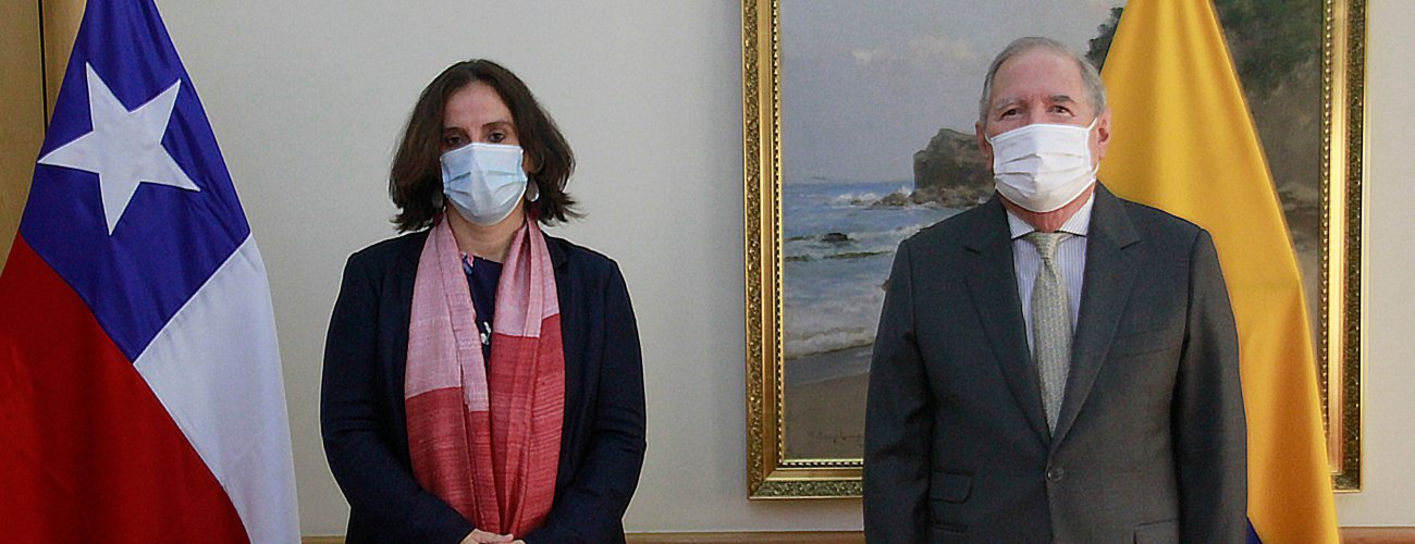 Ministra Antonia Urrejola recibe en audiencias a embajadores de Colombia y Canadá