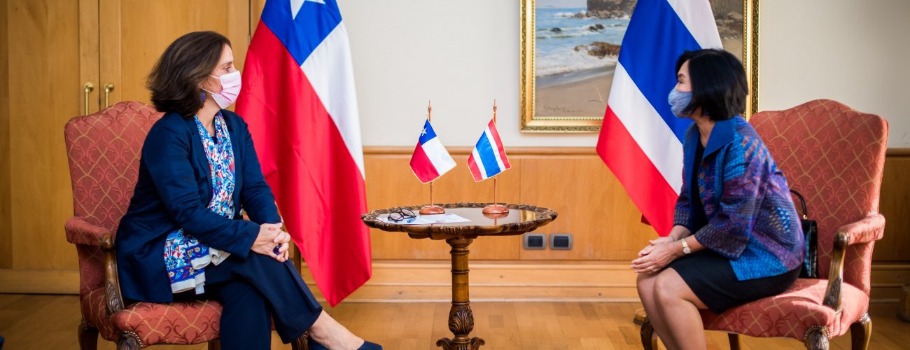 Ministra Urrejola se reúne con las y los embajadores de Tailandia, Argelia y Ecuador