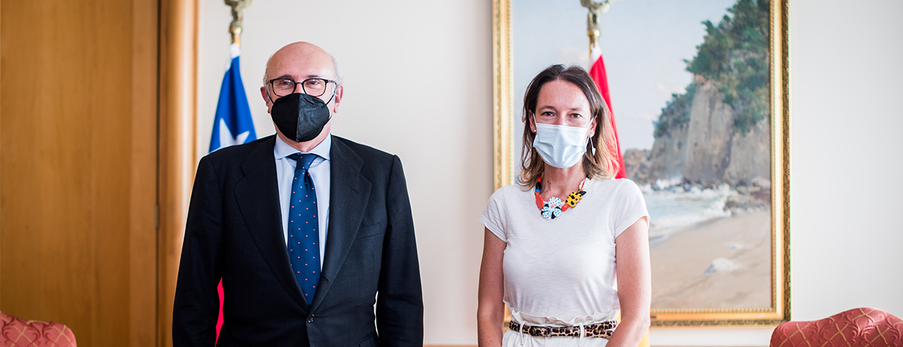 Ministra (s) Carolina Valdivia recibe al Secretario de Estado de España para Iberoamérica y el Caribe y el Español en el Mundo