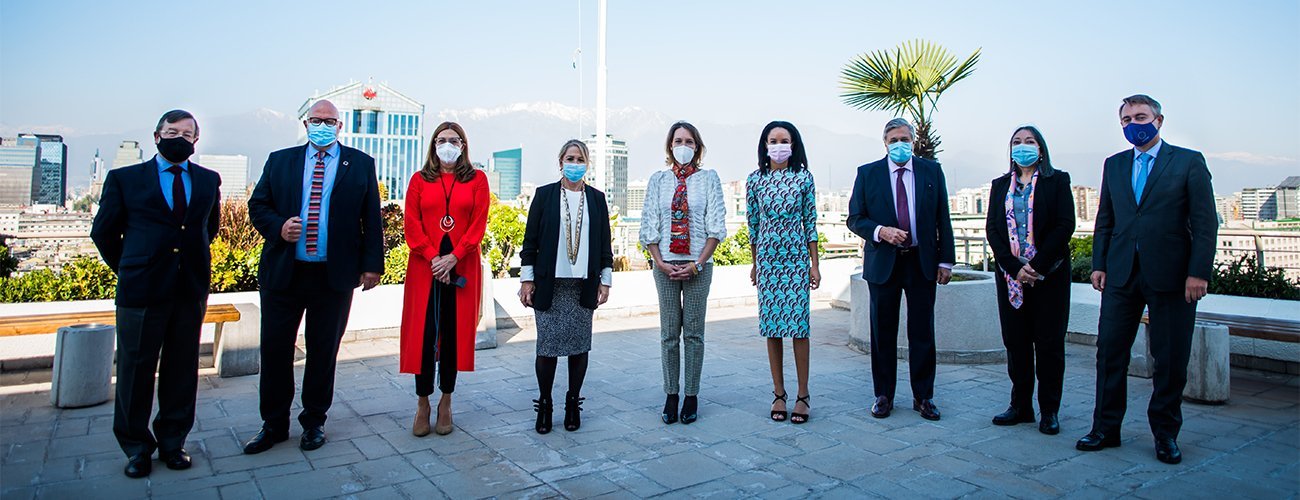 Canciller (s) Carolina Valdivia se reúne con grupo de europarlamentarios