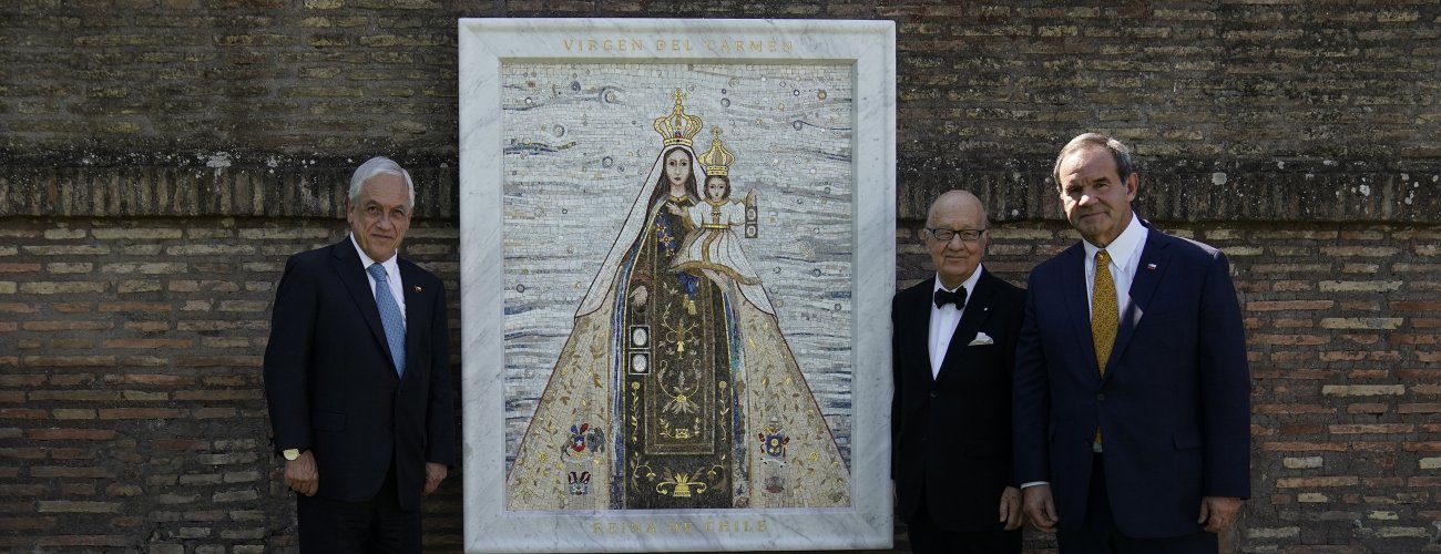 Ministro de Relaciones Exteriores asiste a audiencia del Presidente con el Papa Francisco y visita obra chilena de la Virgen del Carmen en el Vaticano