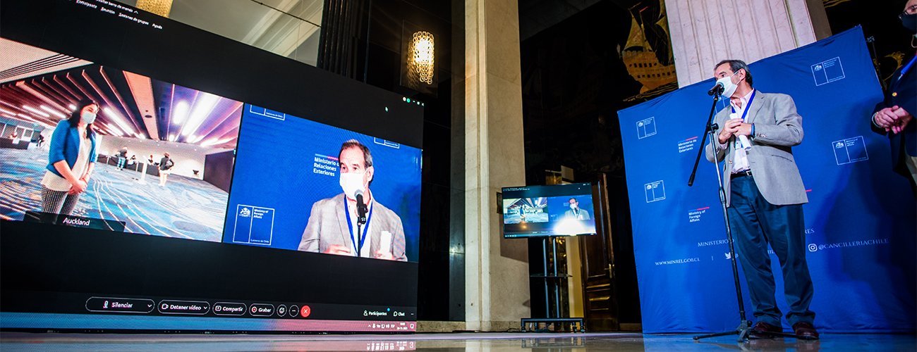 Canciller Andrés Allamand da el inicio a las votaciones de los chilenos en el exterior