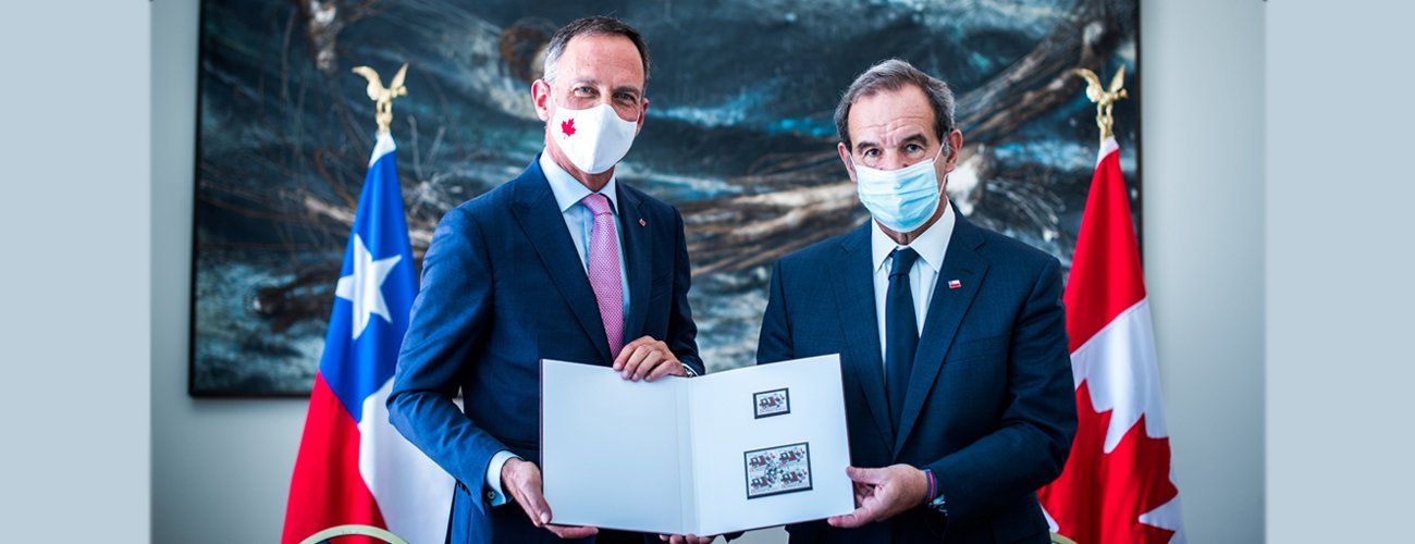 Con lanzamiento de sello postal y carta de compromiso en igualdad de género, Chile y Canadá celebran 80 años de relaciones diplomáticas