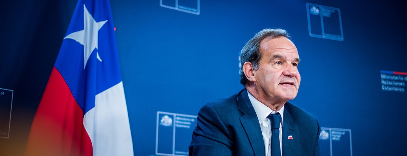 Canciller Allamand: “La Antártida es, por principios, un continente destinado a la paz y a la ciencia”