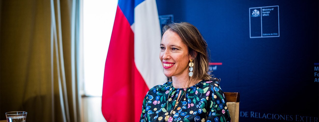 Subsecretaria Valdivia participa en conversatorio sobre mujer y liderazgo internacional