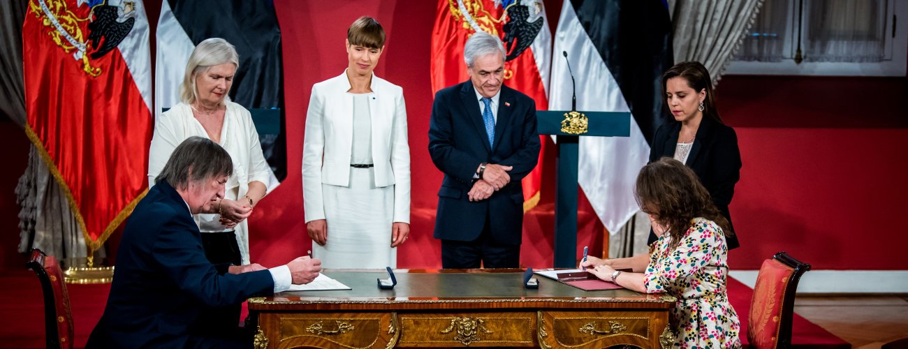 Ministra (s) Valdivia acompaña a Presidente Piñera en reunión con su par de Estonia