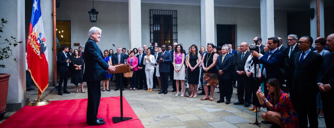Presidente Piñera recibe junto a la Subsecretaria de Relaciones Exteriores las cartas credenciales de nuevos embajadores
