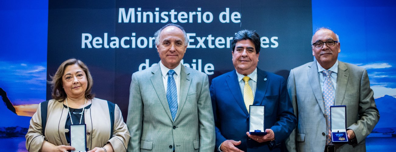 Canciller encabeza ceremonia de reconocimiento al mérito diplomático y funcionario