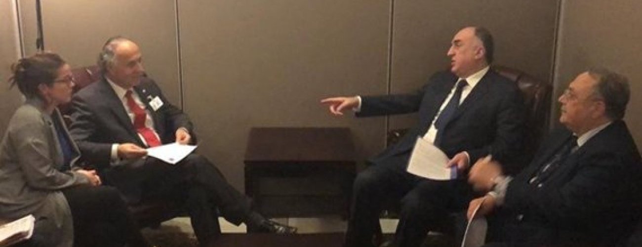 Ministro Teodoro Ribera se reúne con cancilleres de Azerbaiyán, Jamaica y Luxemburgo