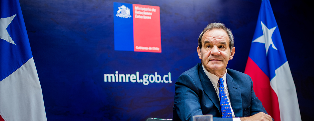 Ministro Allamand aborda el compromiso de Chile con la comunidad internacional