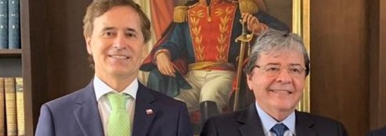 Embajador de Chile en Colombia se reúne con Canciller de ese país