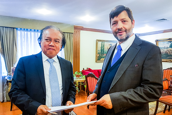 Embajador de Indonesia presenta copia de Cartas Credenciales